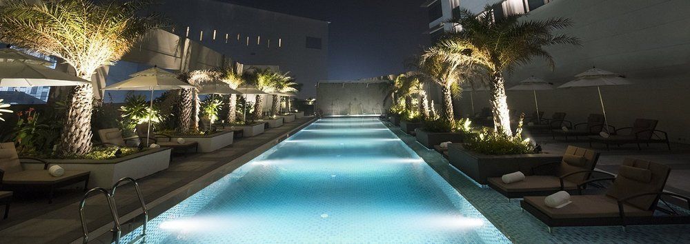 ホテル Taj Swarna, アムリトサル エクステリア 写真 The pool at the hotel