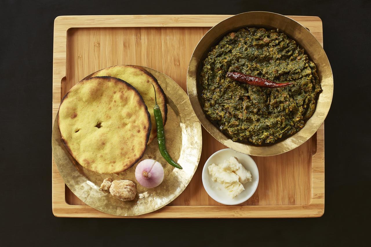 ホテル Taj Swarna, アムリトサル エクステリア 写真 A traditional meal of Makha