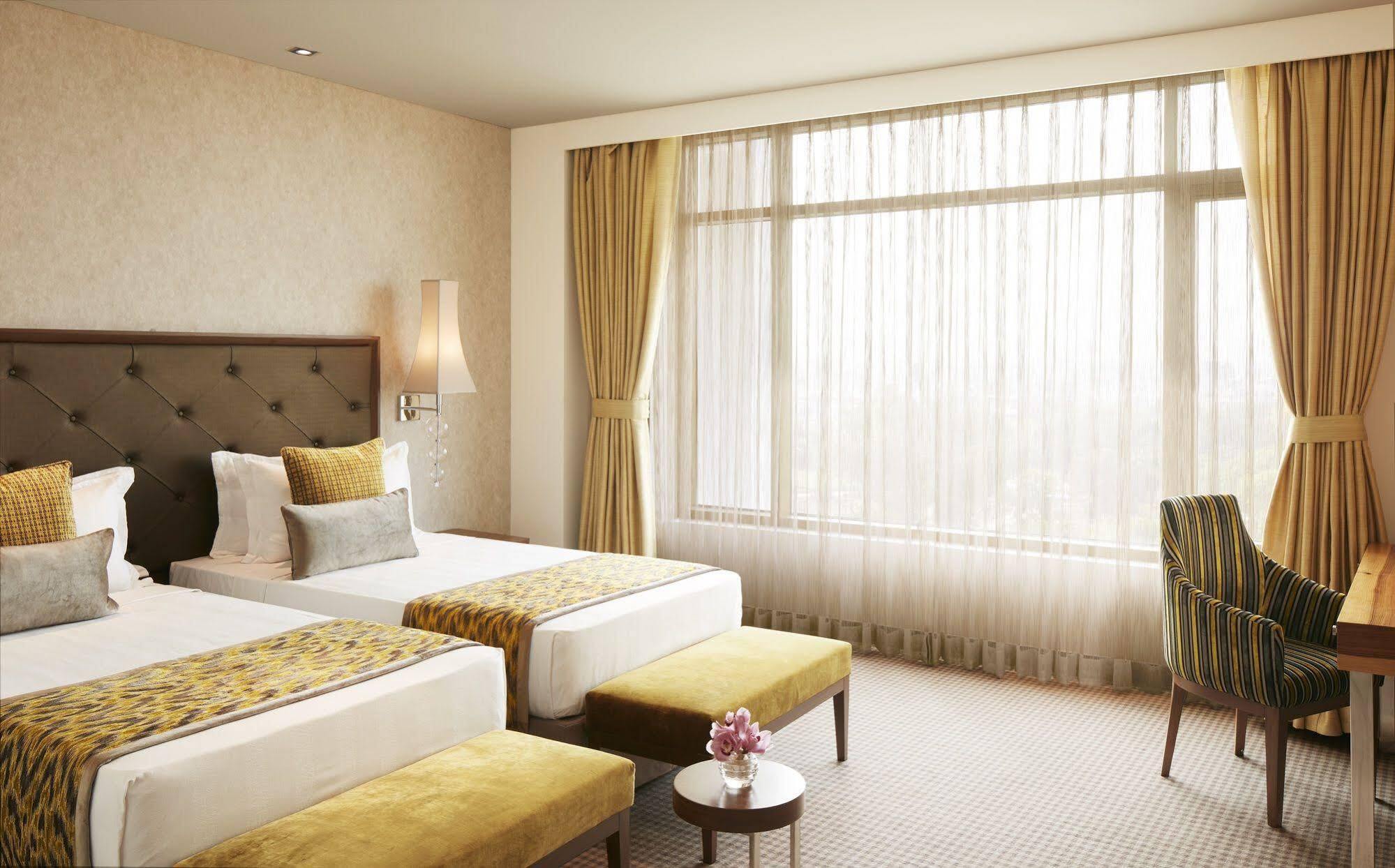 ホテル Taj Swarna, アムリトサル エクステリア 写真 Deluxe Room