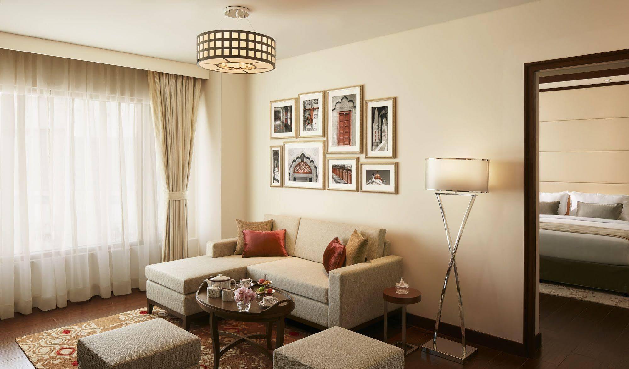ホテル Taj Swarna, アムリトサル エクステリア 写真 A living room