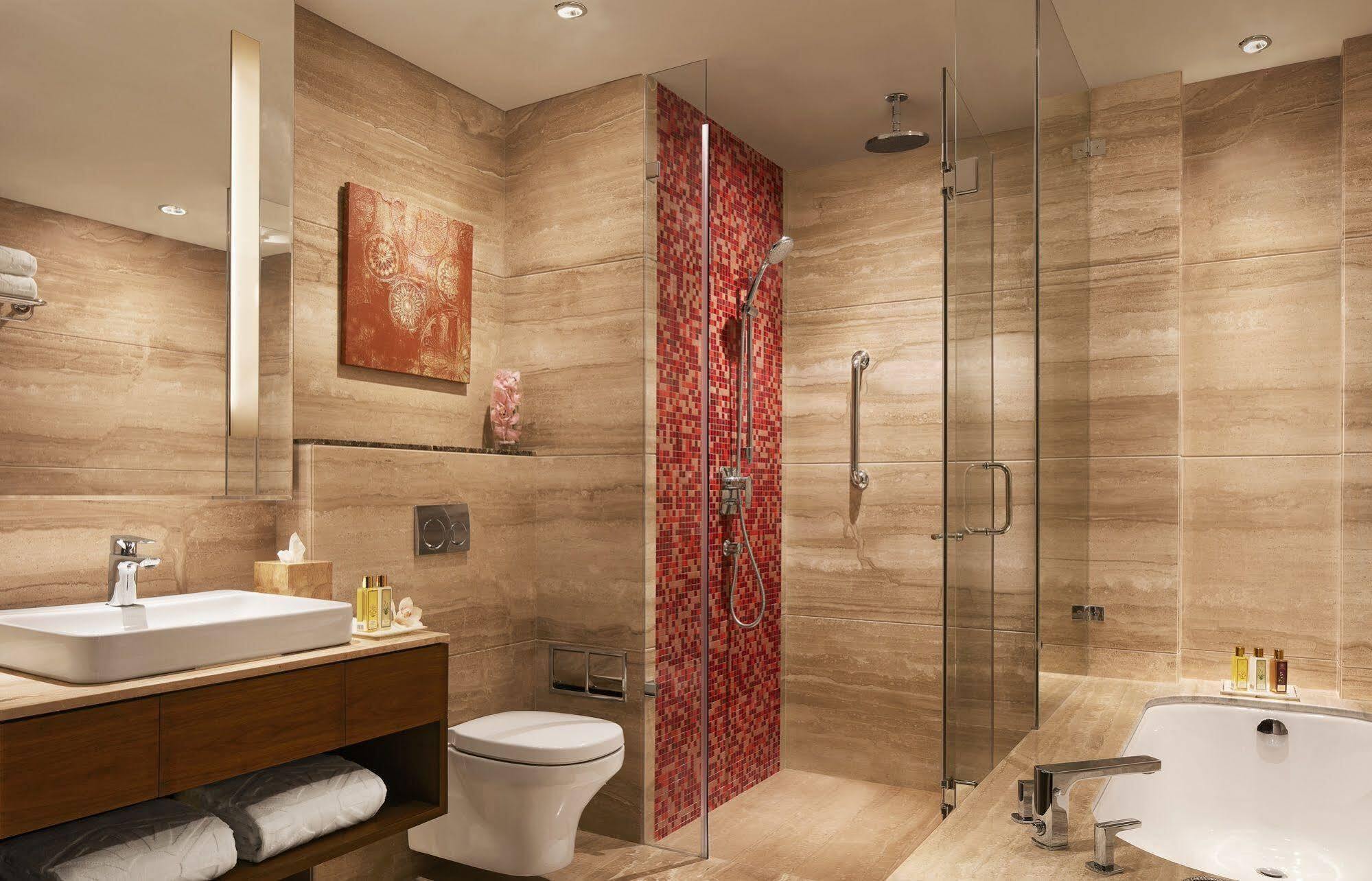 ホテル Taj Swarna, アムリトサル エクステリア 写真 A modern bathroom