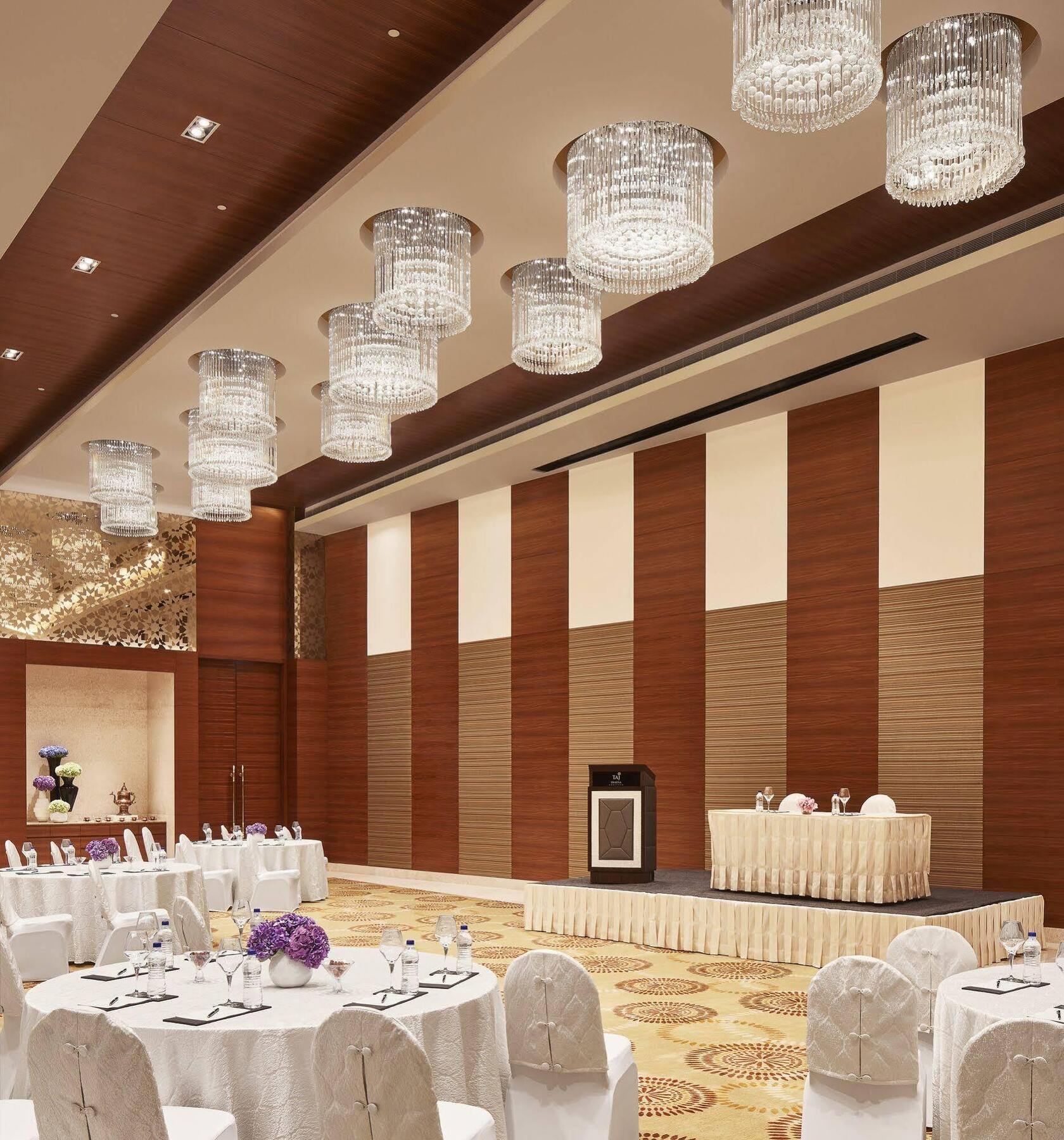ホテル Taj Swarna, アムリトサル エクステリア 写真 The Royal Ballroom