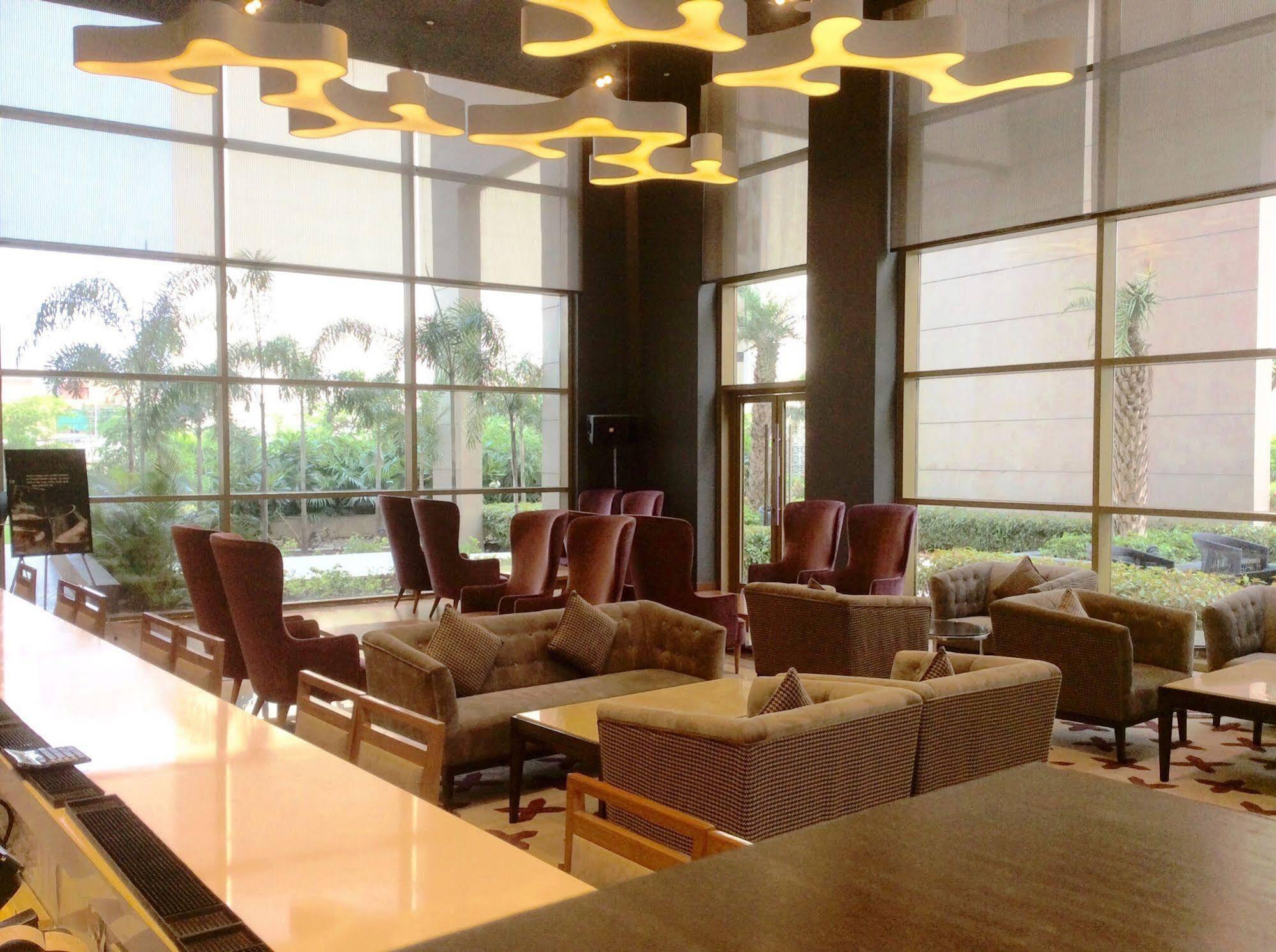 ホテル Taj Swarna, アムリトサル エクステリア 写真 The lobby of the hotel