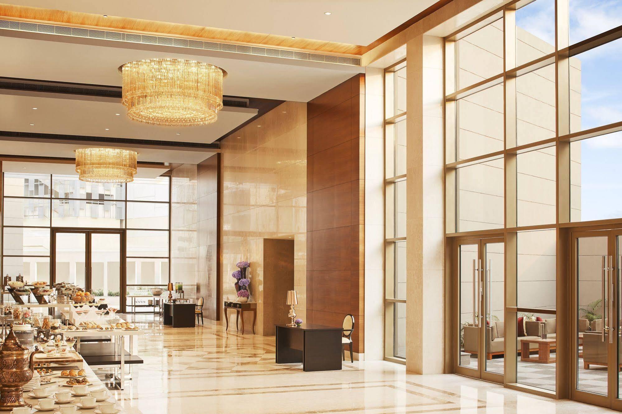 ホテル Taj Swarna, アムリトサル エクステリア 写真 The lobby